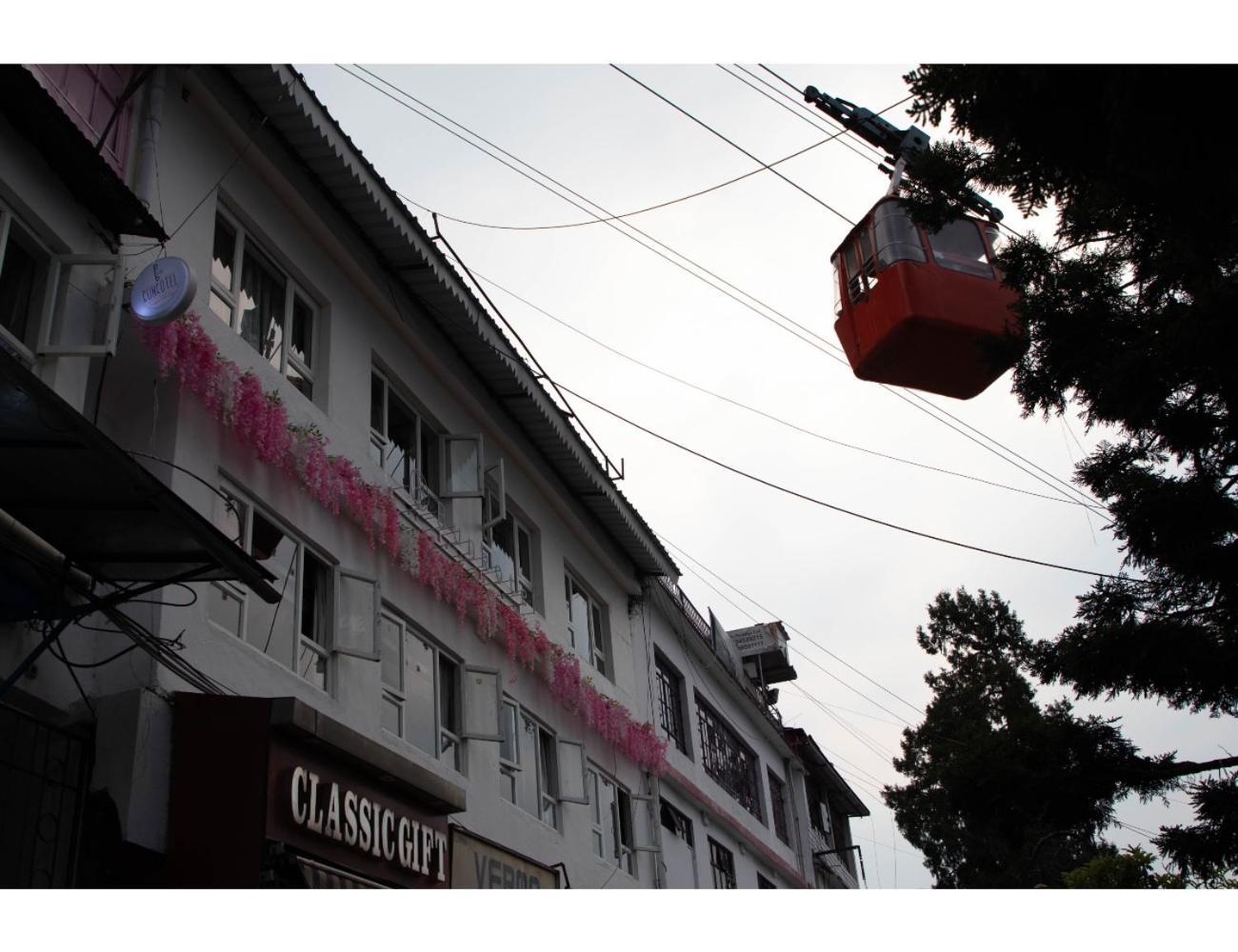 Event-First Bunkotel Mussoorie Dış mekan fotoğraf